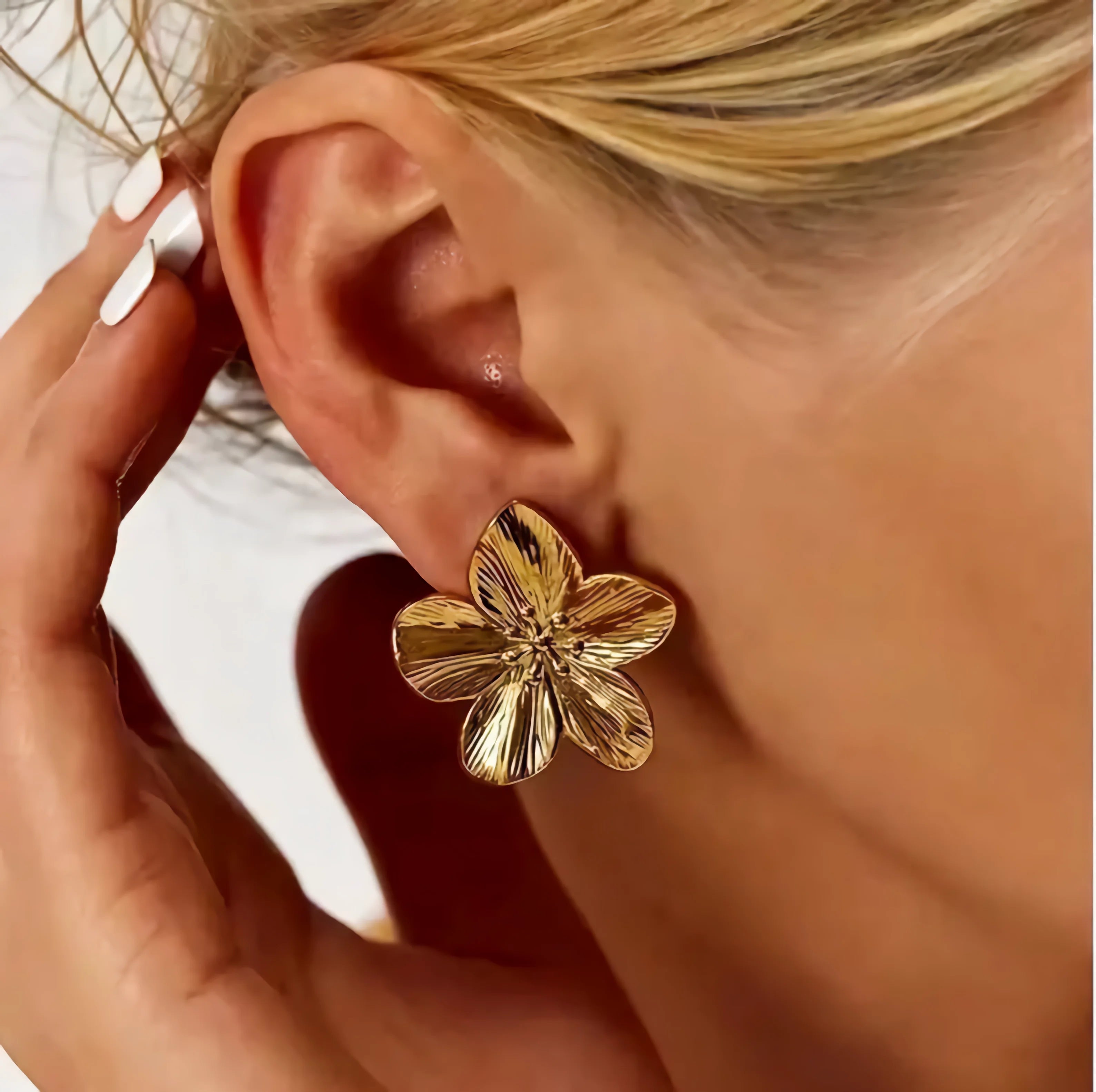 Unift Vintage Metal Flower Stud Earrings for Women Bohemian Gold Color Stainless Steel Earring Statement Stylish Simple Jewelry