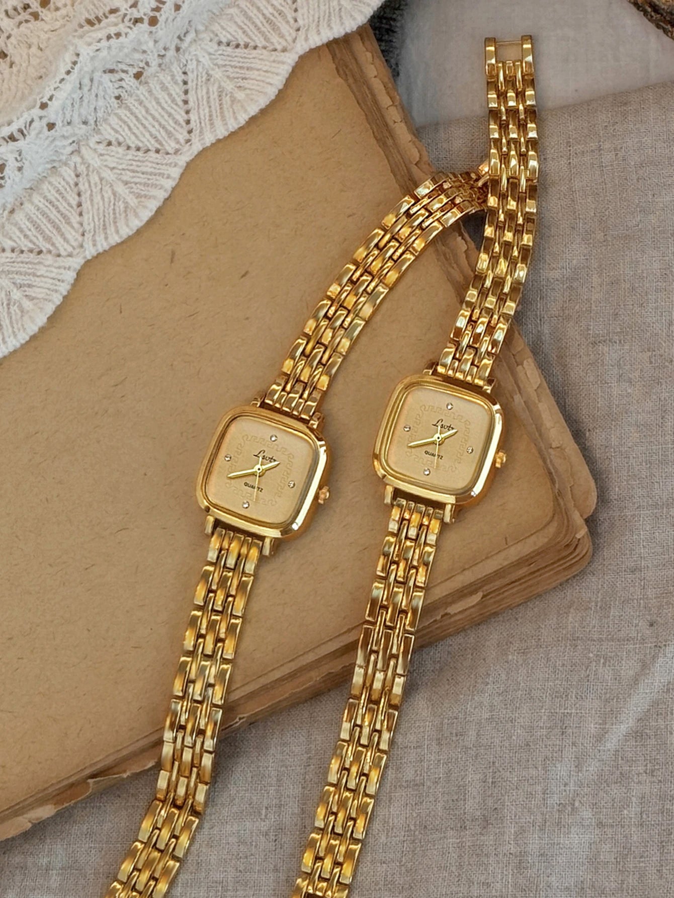 1Pc New French Retro Gold Small Dial Ladies Watch, Fashionable and Simple Waterproof, Luxurious and Elegant, Small Barrel-Shaped Ladies Quartz Watch, Suitable for Daily Wear, Dinners, and Other Occasions to Embellish the Wris