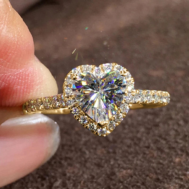 Huitan Luxury Heart Zirconia Finger Ring Female Wedding Band Multiple Colors Crystal Stone Accessories Lady Engagement Jewelry