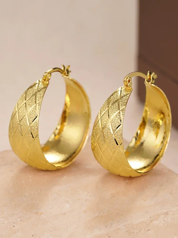 Huitan Luxury Noble Hoop Earrings with Simple Pattern Delicate Graceful Ear Accessories Fashion Charming Chic Jewelry for Party