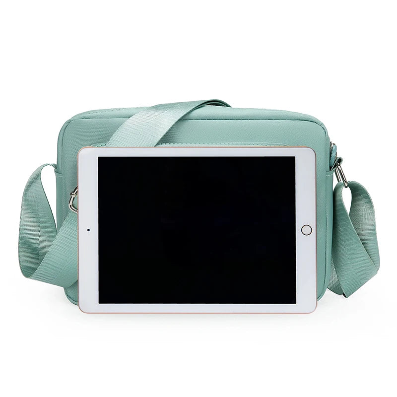 Neutral style handbag made of lightweight and simple nylon fabric, new single-shoulder women's bag. [The zipper direction is ran