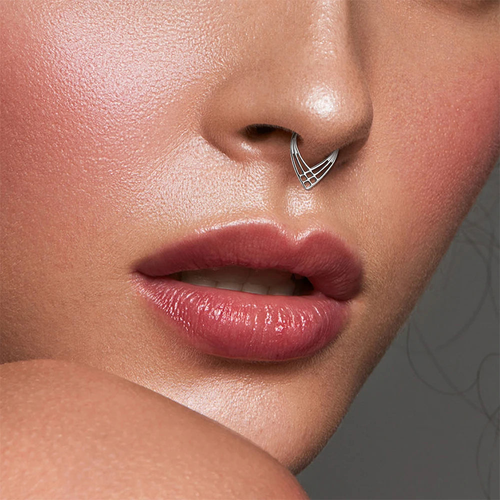 ASTM F136 G23 TItanium Piercing Septum Heart Nose Rings 16G Hinged Clicker Tragus Cartilage Helix Earrings Punk Body Jewelry