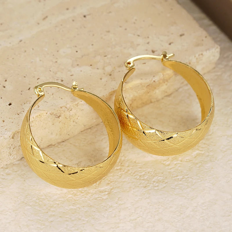 Huitan Luxury Noble Hoop Earrings with Simple Pattern Delicate Graceful Ear Accessories Fashion Charming Chic Jewelry for Party