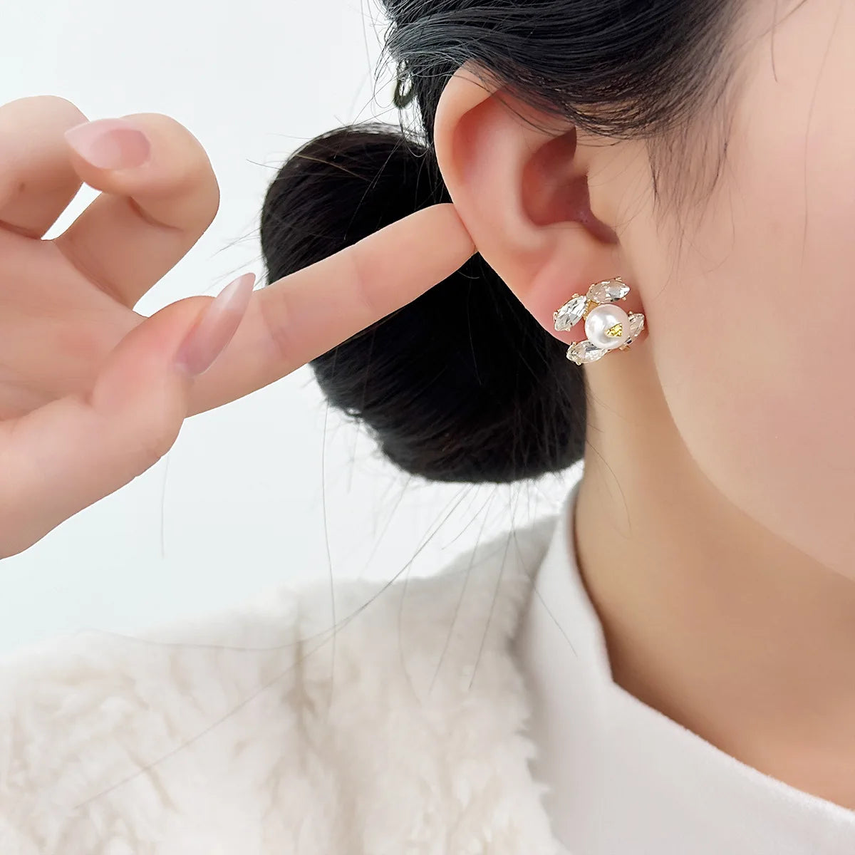 2025 New French Light Luxury Exquisite Temperament Earrings Zircon Pearl Stud Earrings Silver Needle High-end Versatile Earrings