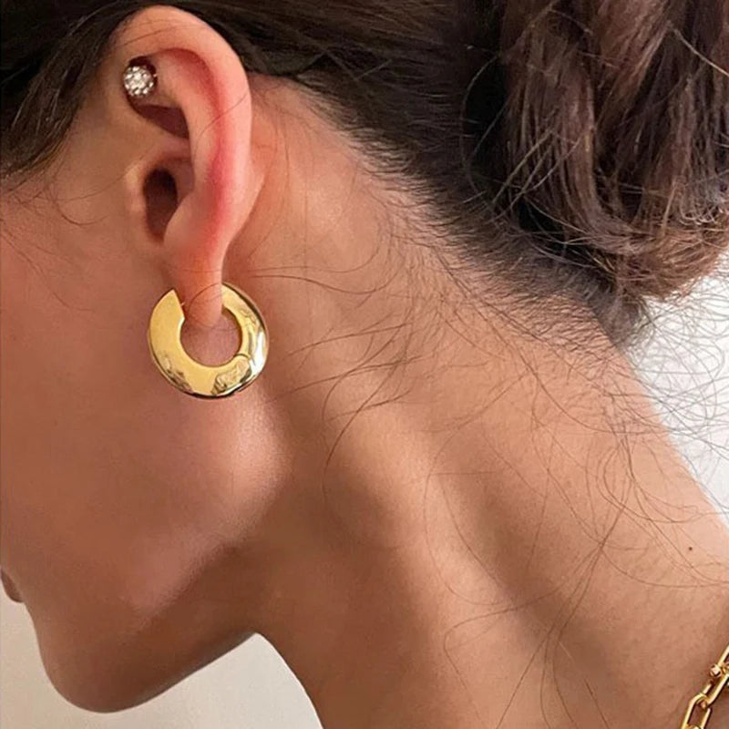 New Design Round Metal Hoop Earrings Simple Stylish Thick Brass Hollow Circle Earring Ear Buckle Minimalist Trend Daily Earrings