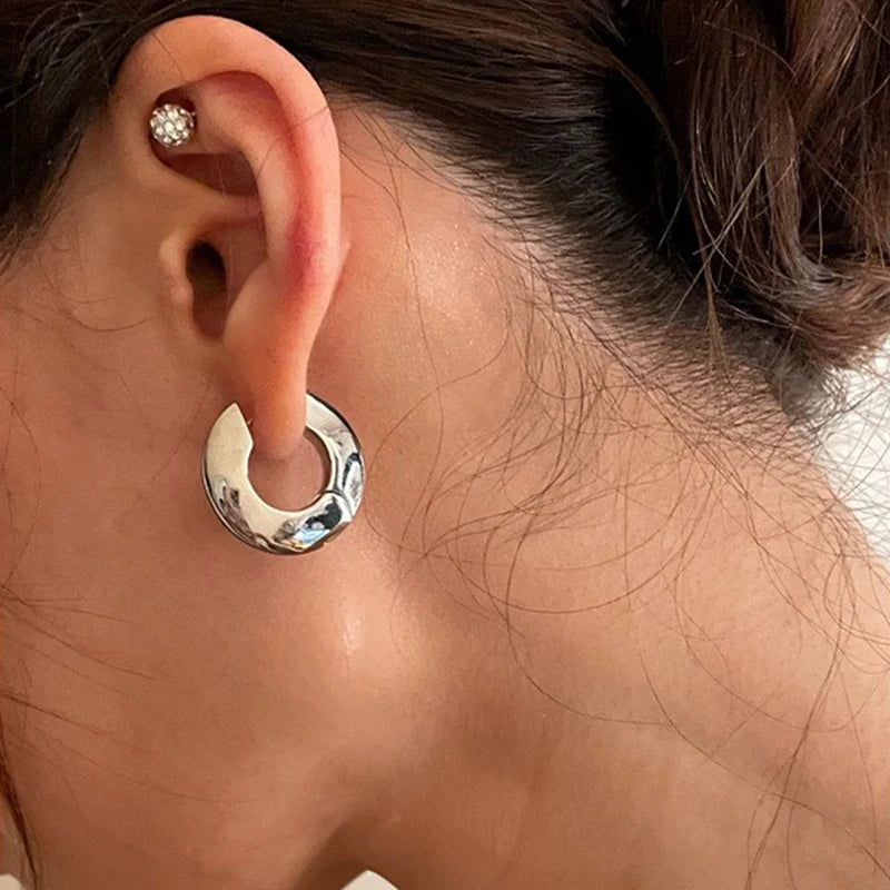 New Design Round Metal Hoop Earrings Simple Stylish Thick Brass Hollow Circle Earring Ear Buckle Minimalist Trend Daily Earrings