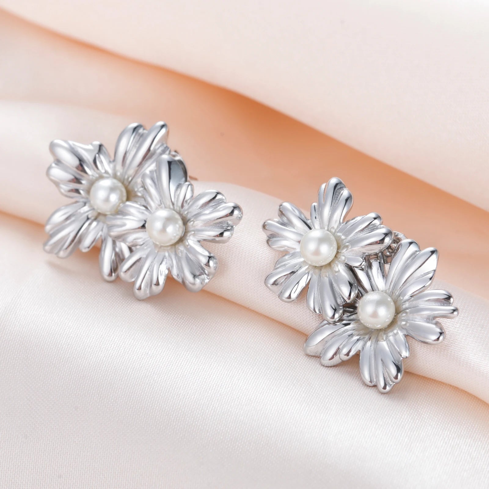 Lucktune Cute Flower Stud Earrings Stainless Steel Earrings For Women Luxury Gold Color Jewelry Woman Accesories Party Gifts