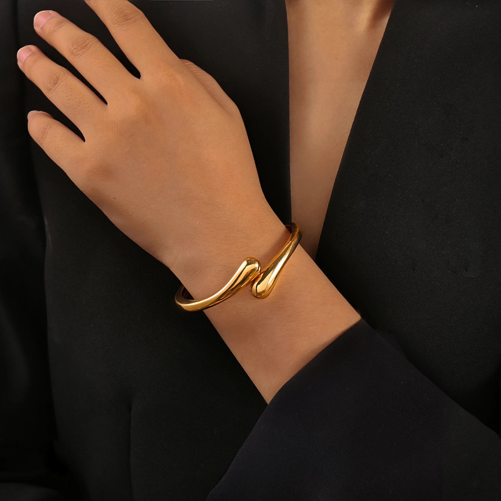 FTCY Chunky Gold Bangles Bracelets for Women Gold Color Charm Waterdrop Spiral Oval Bangle Bracelets Trendy Elegant Jewelry Gift
