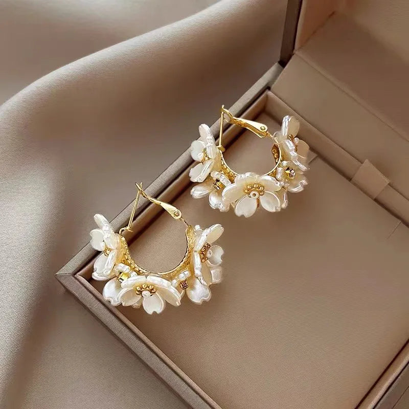 2024 New Light Luxury Niche High End Retro Versatile Flower Earrings