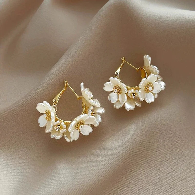2024 New Light Luxury Niche High End Retro Versatile Flower Earrings