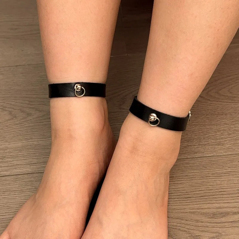 2pcs Ankle Belts Anklet Black O-Ring Ankle Punk Leather Necklace Feather Anklet Men Women Alloy Pendant Accessories Y2K Bracelet