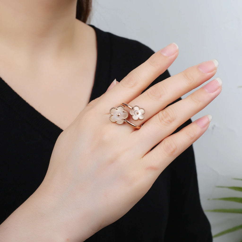 4pcs Bracelet Necklace Earrings Ring Stainless Steel Five Leaf Flower Jewelry Set Classic for Woman New Fashion Jewelry Clover