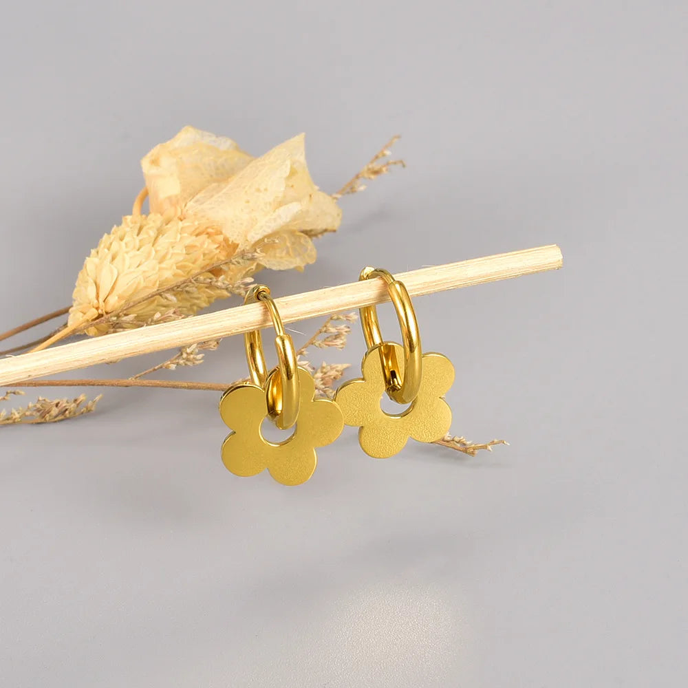 E114 European and American style Christmas cute flower earrings, stainless steel plated with 18K real gold, popular earring manu