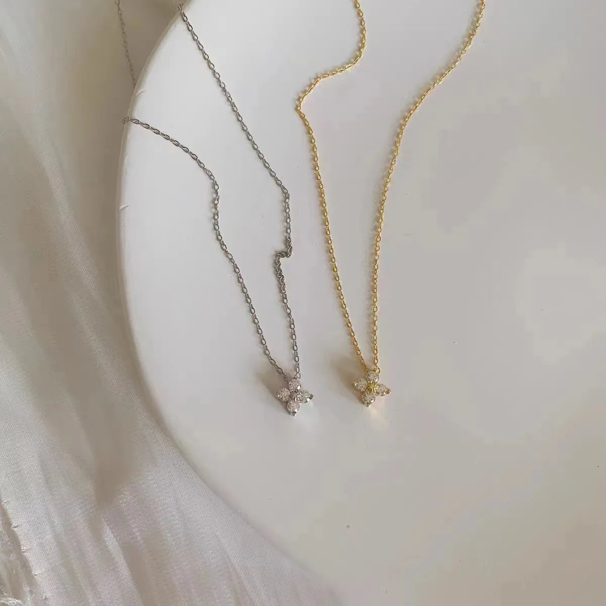 LGKGL Read S925 Sterling Silver Plated 18K Gold Sparkling Zircon Flower Necklace for Women Girl Exquisite Party Jewelry Gifts