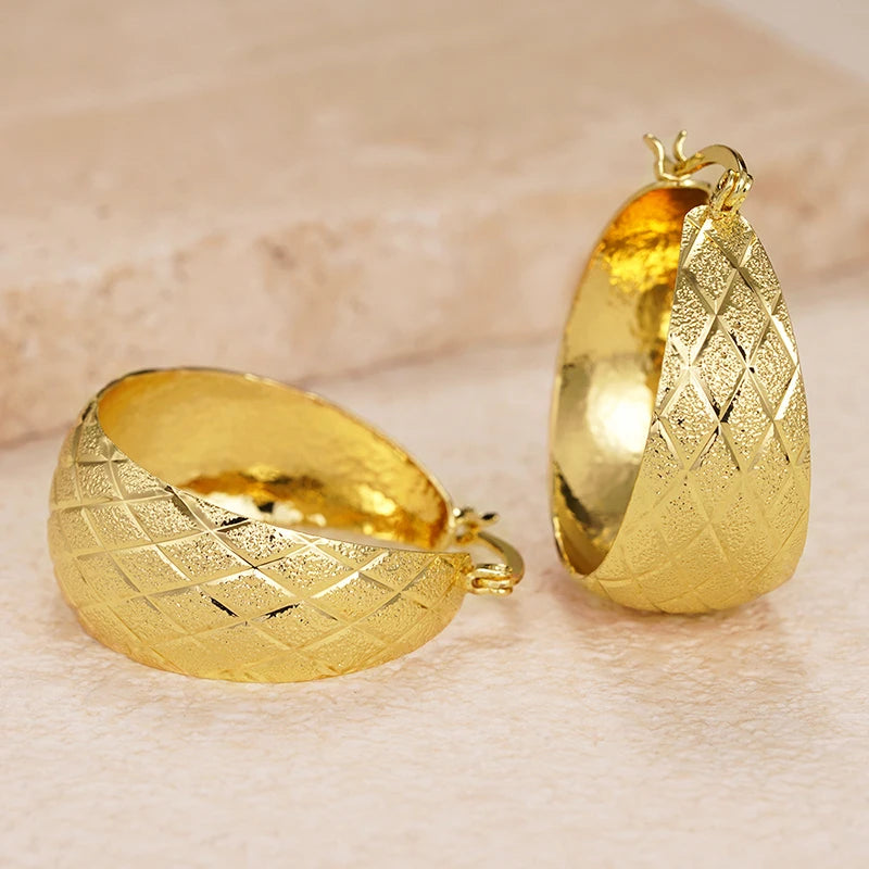 Huitan Luxury Noble Hoop Earrings with Simple Pattern Delicate Graceful Ear Accessories Fashion Charming Chic Jewelry for Party