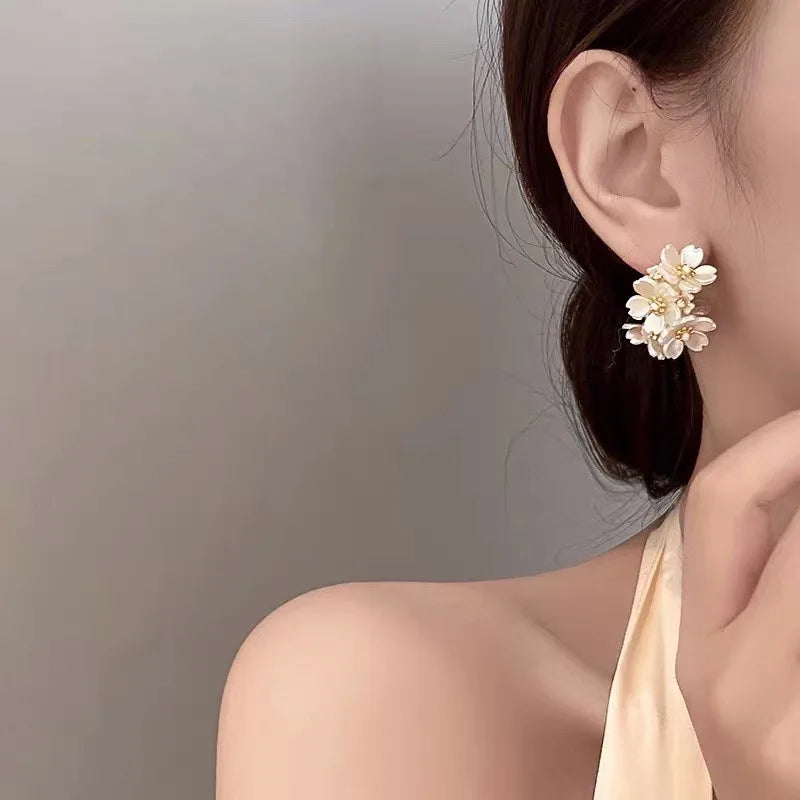 2024 New Light Luxury Niche High End Retro Versatile Flower Earrings