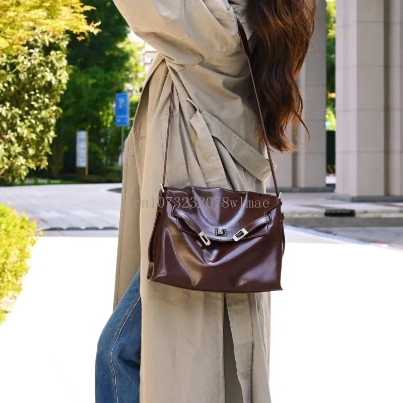 New Luxury Designer Shoulder Bags for Women Fashion Casual Large Capacity Handbag Armpit Bag Soft Pu Leather Tote Commute Bag