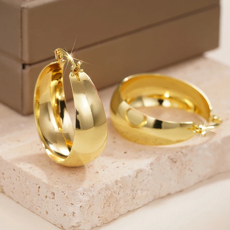Huitan Luxury Noble Hoop Earrings with Simple Pattern Delicate Graceful Ear Accessories Fashion Charming Chic Jewelry for Party
