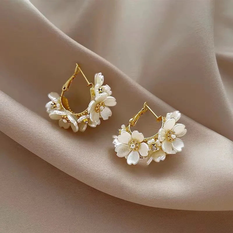 2024 New Light Luxury Niche High End Retro Versatile Flower Earrings