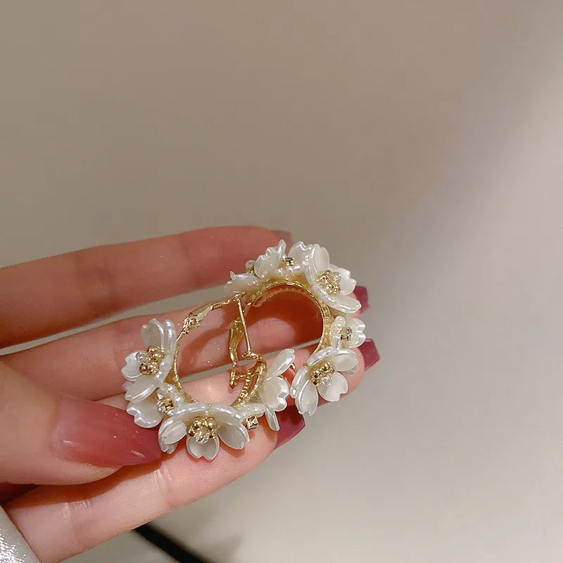 2024 New Light Luxury Niche High End Retro Versatile Flower Earrings
