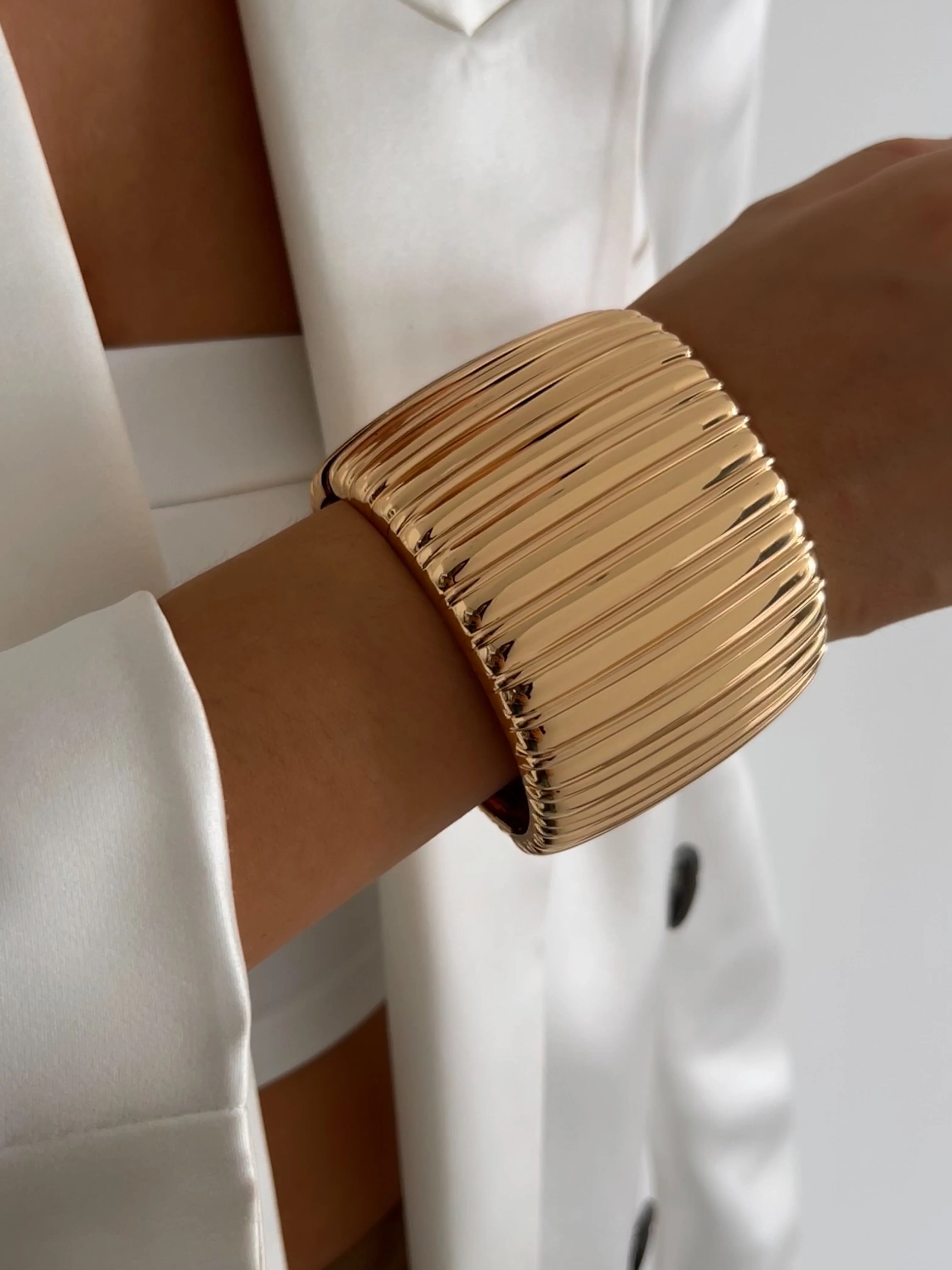 Ingemark 4 Styles Exaggerated Punk Smooth Big Chunky Open Cuff Bangles for Women Gold Color Spring Bracelets Men Hand Jewelry