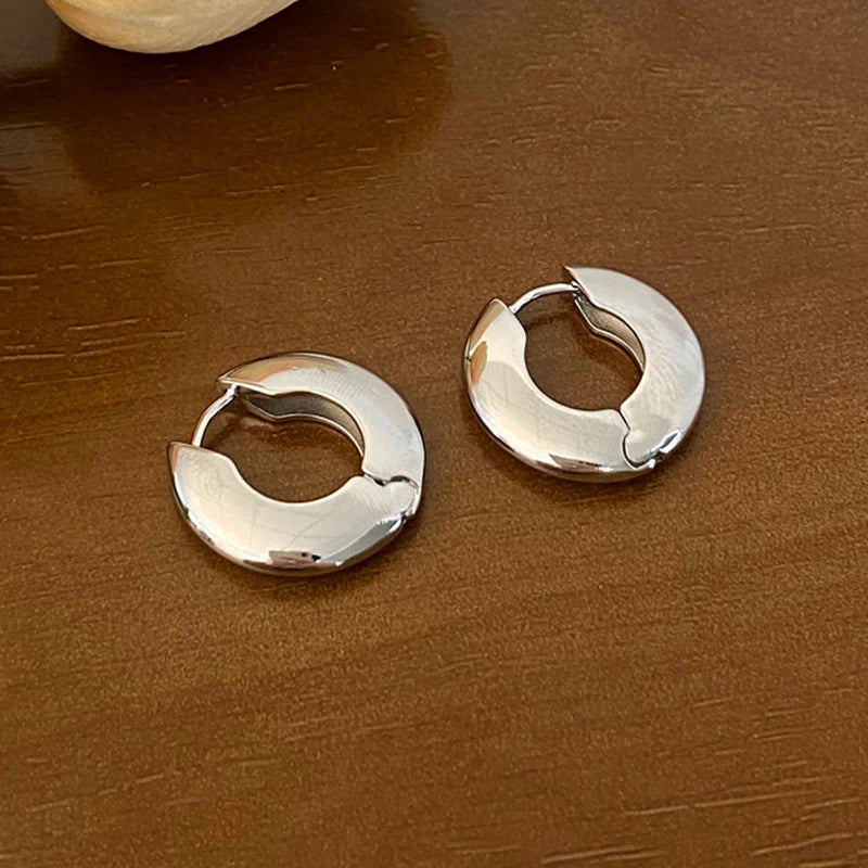 New Design Round Metal Hoop Earrings Simple Stylish Thick Brass Hollow Circle Earring Ear Buckle Minimalist Trend Daily Earrings
