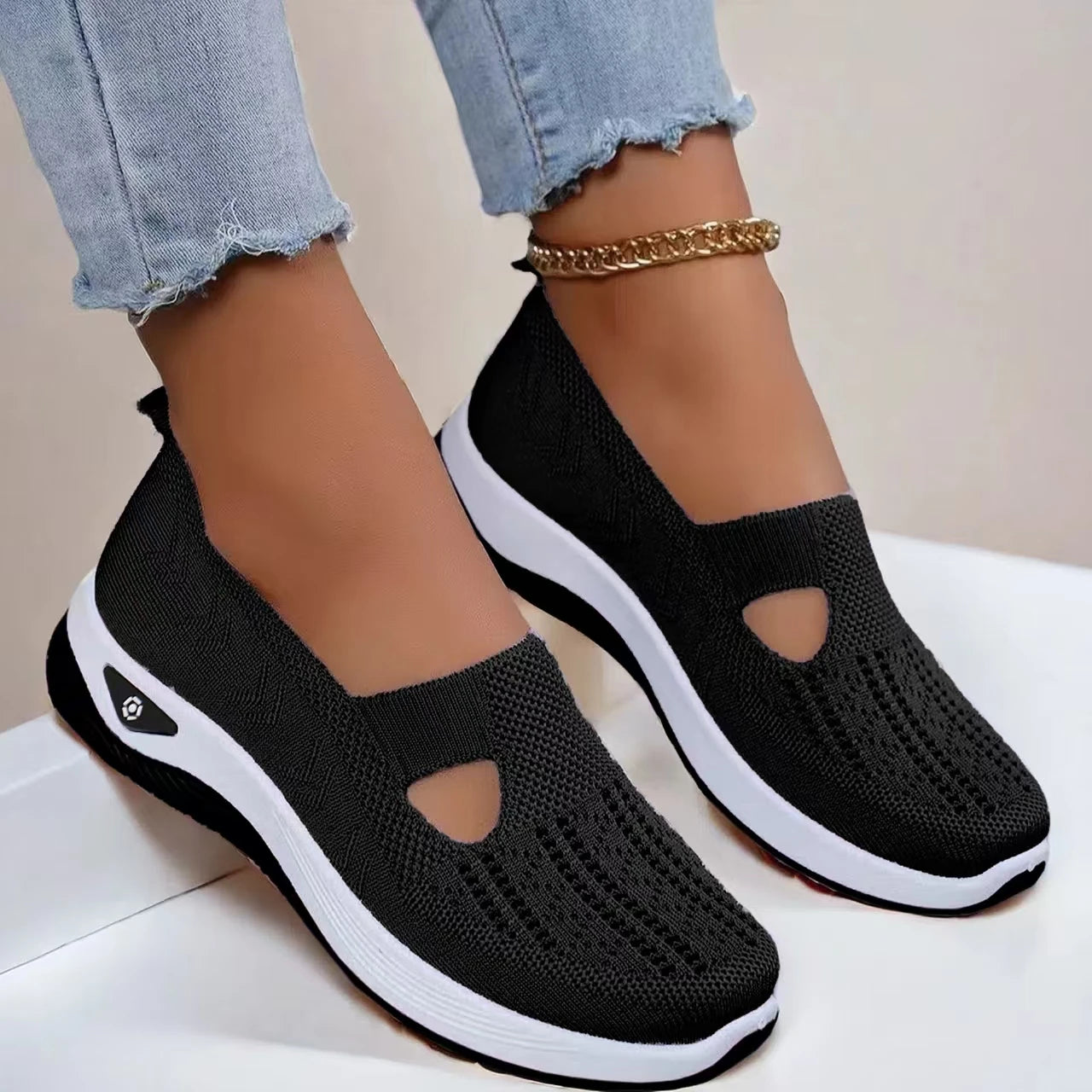 Comfortable Summer Shoes for Elderly Women Breathable Anti Slip Soft Sole Casual Walking Shoes Middle Aged Ladies Flat Sandals