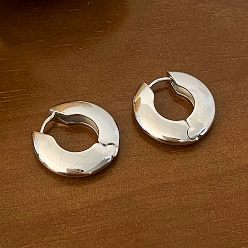 New Design Round Metal Hoop Earrings Simple Stylish Thick Brass Hollow Circle Earring Ear Buckle Minimalist Trend Daily Earrings