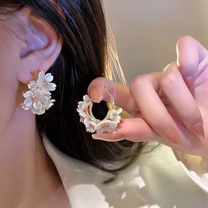 2024 New Light Luxury Niche High End Retro Versatile Flower Earrings