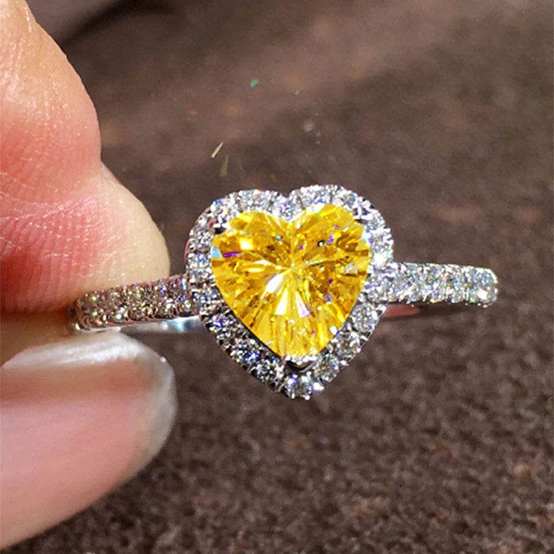 Huitan Luxury Heart Zirconia Finger Ring Female Wedding Band Multiple Colors Crystal Stone Accessories Lady Engagement Jewelry