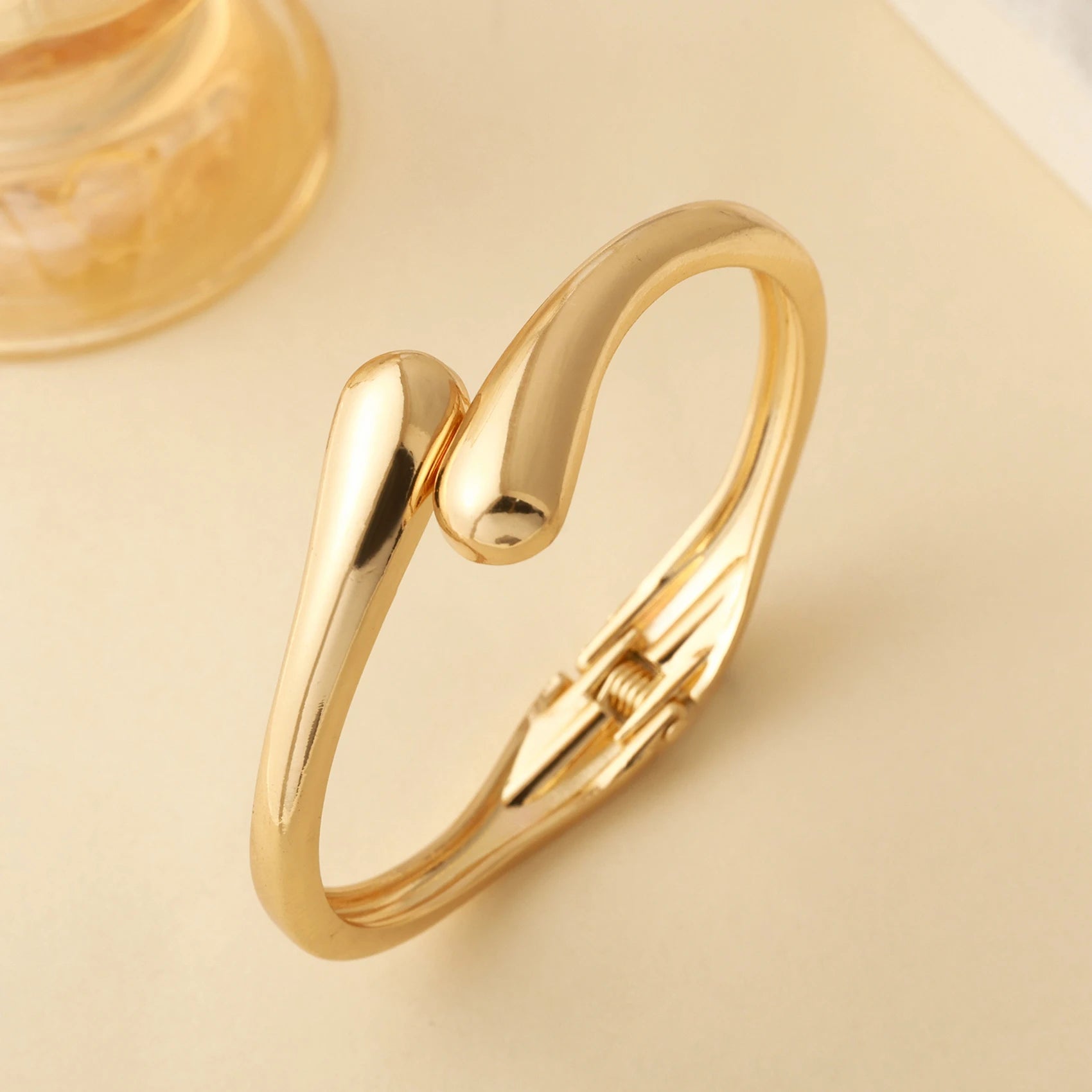 FTCY Chunky Gold Bangles Bracelets for Women Gold Color Charm Waterdrop Spiral Oval Bangle Bracelets Trendy Elegant Jewelry Gift