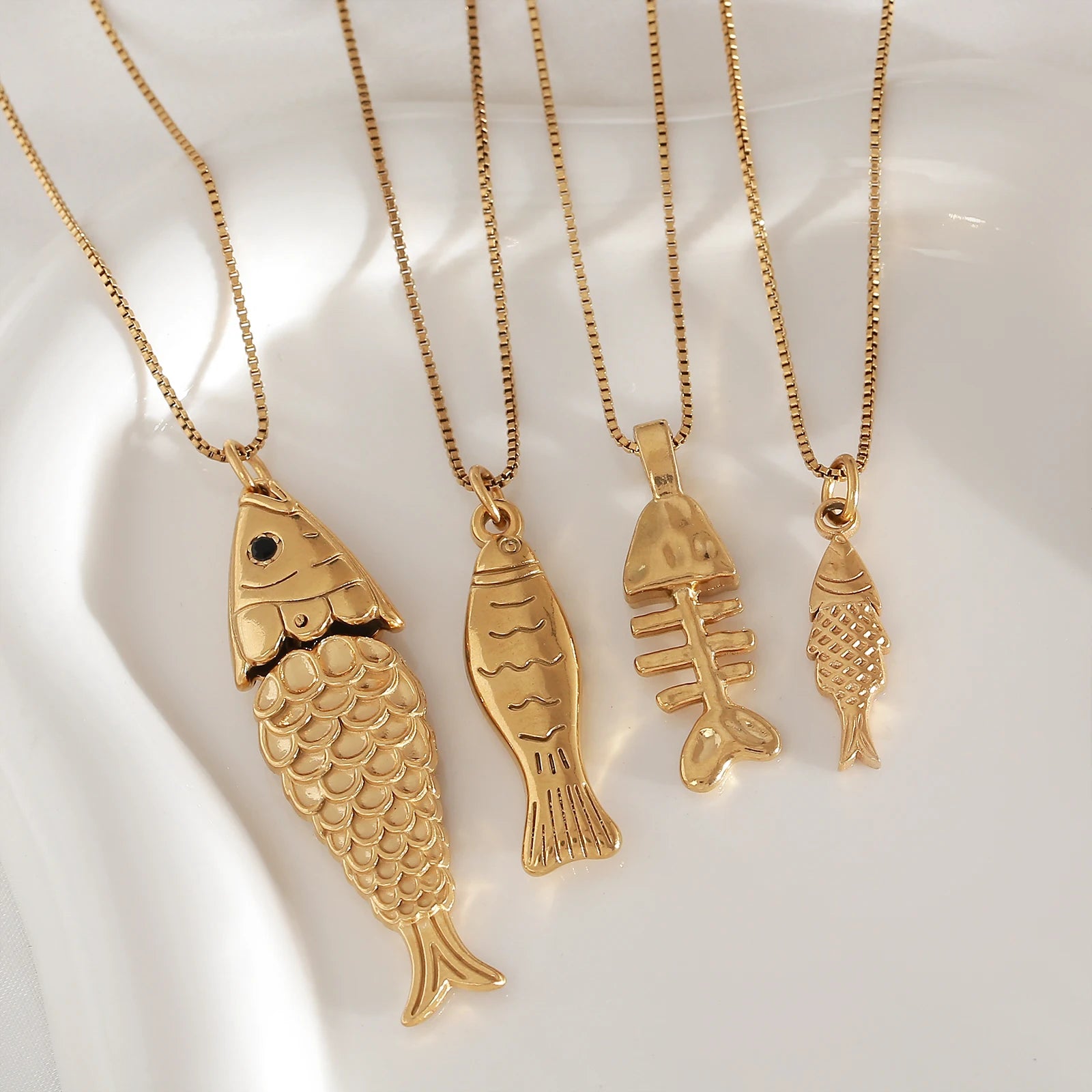 1/2pcs/Lot Cute Stainless Steel Gold Plated Small Fish Pendant Necklace for Women New Waterproof Beach Party Jewelry Summer Gift