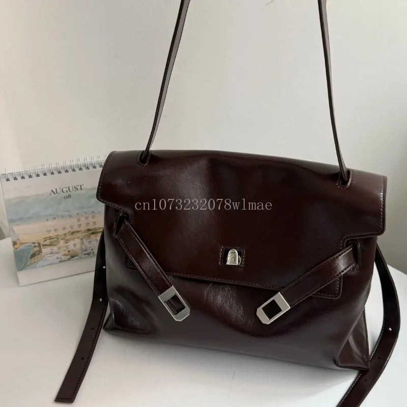New Luxury Designer Shoulder Bags for Women Fashion Casual Large Capacity Handbag Armpit Bag Soft Pu Leather Tote Commute Bag