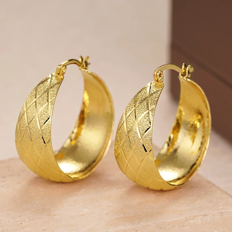 Huitan Luxury Noble Hoop Earrings with Simple Pattern Delicate Graceful Ear Accessories Fashion Charming Chic Jewelry for Party