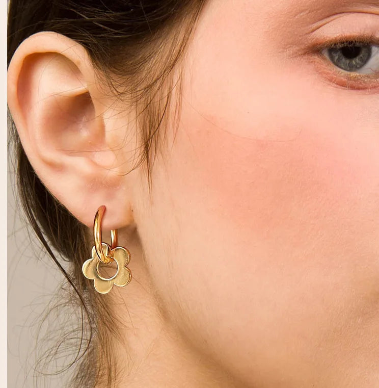 E114 European and American style Christmas cute flower earrings, stainless steel plated with 18K real gold, popular earring manu