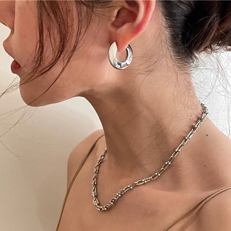 New Design Round Metal Hoop Earrings Simple Stylish Thick Brass Hollow Circle Earring Ear Buckle Minimalist Trend Daily Earrings