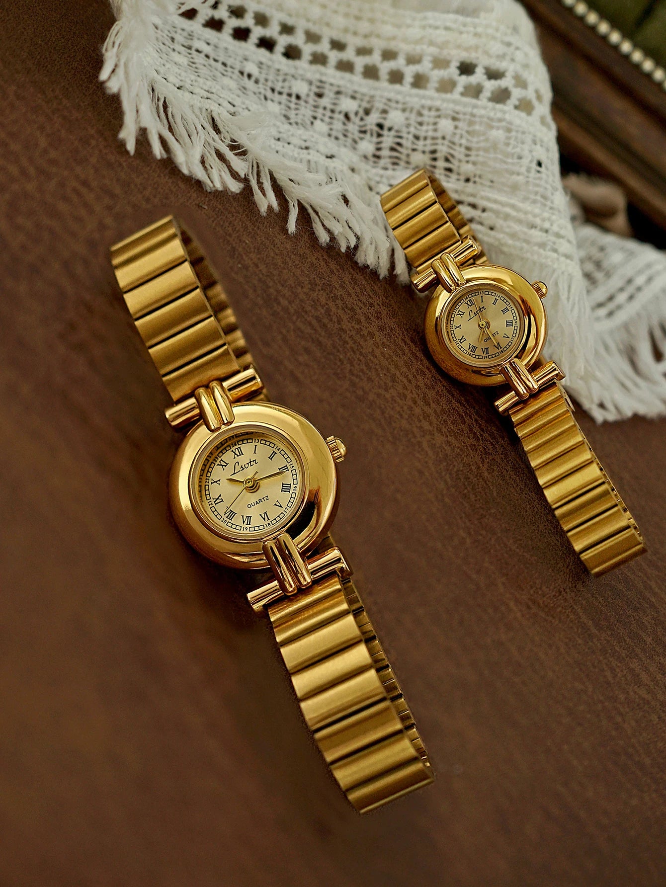 1 Piece of French Retro Gold Small Dial Women's Watch, Fashionable, Elegant, Exquisite, Compact Waterproof Quartz Watch, Suitable for Daily Wear, Dinner and Other Occasions, Decorative Wrist Roman Scale Dial Women's Watch