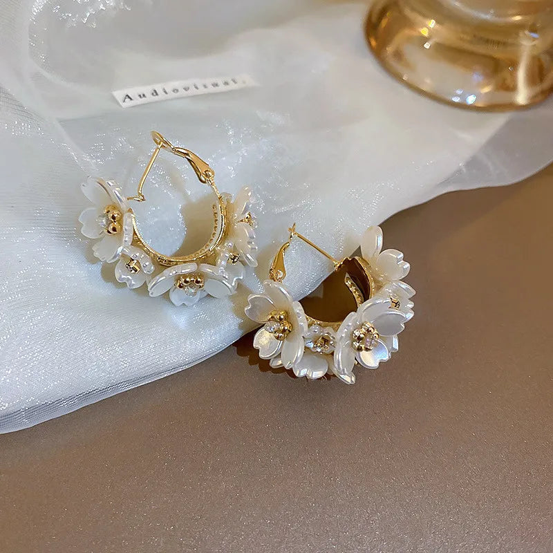 2024 New Light Luxury Niche High End Retro Versatile Flower Earrings