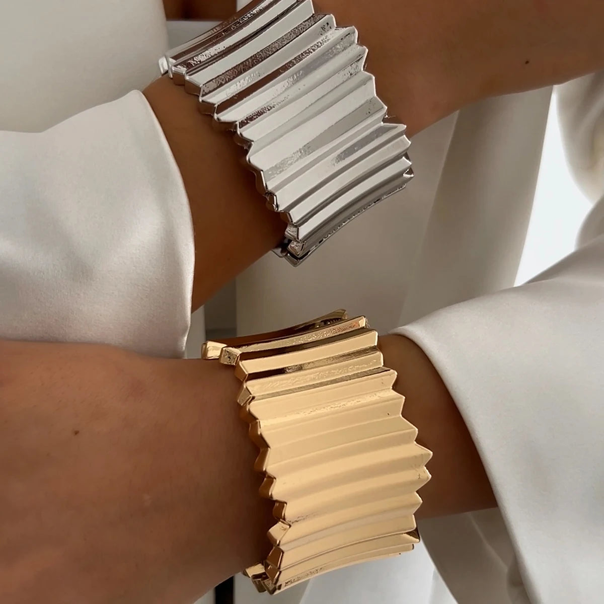 Ingemark 4 Styles Exaggerated Punk Smooth Big Chunky Open Cuff Bangles for Women Gold Color Spring Bracelets Men Hand Jewelry