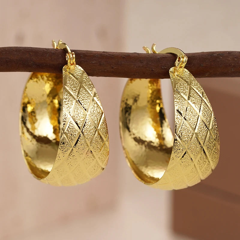 Huitan Luxury Noble Hoop Earrings with Simple Pattern Delicate Graceful Ear Accessories Fashion Charming Chic Jewelry for Party