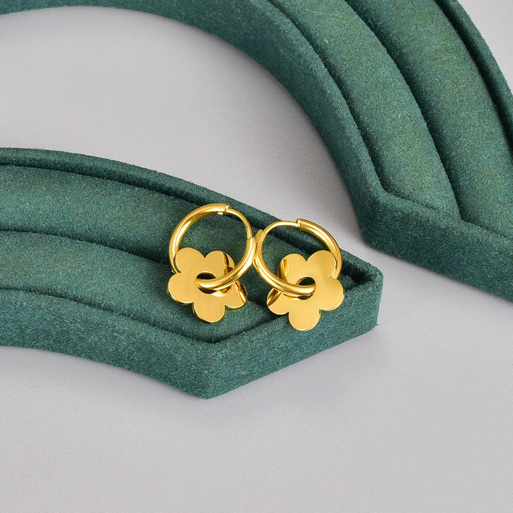 E114 European and American style Christmas cute flower earrings, stainless steel plated with 18K real gold, popular earring manu