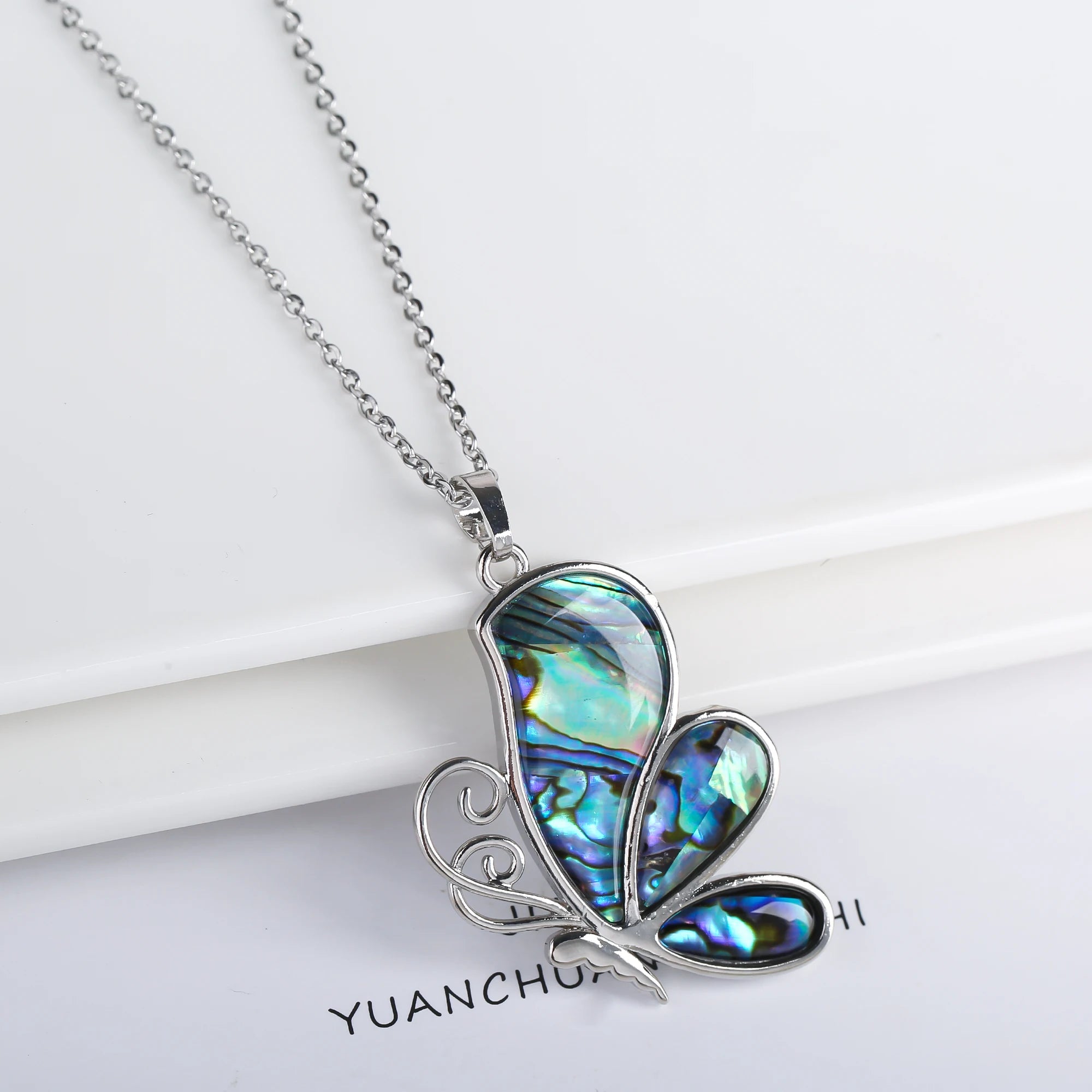 New Creative Natural Shell Design Insect Butterfly Dragonfly Pendant Necklace Personalized For Woman Party Vintage Jewelry Gift