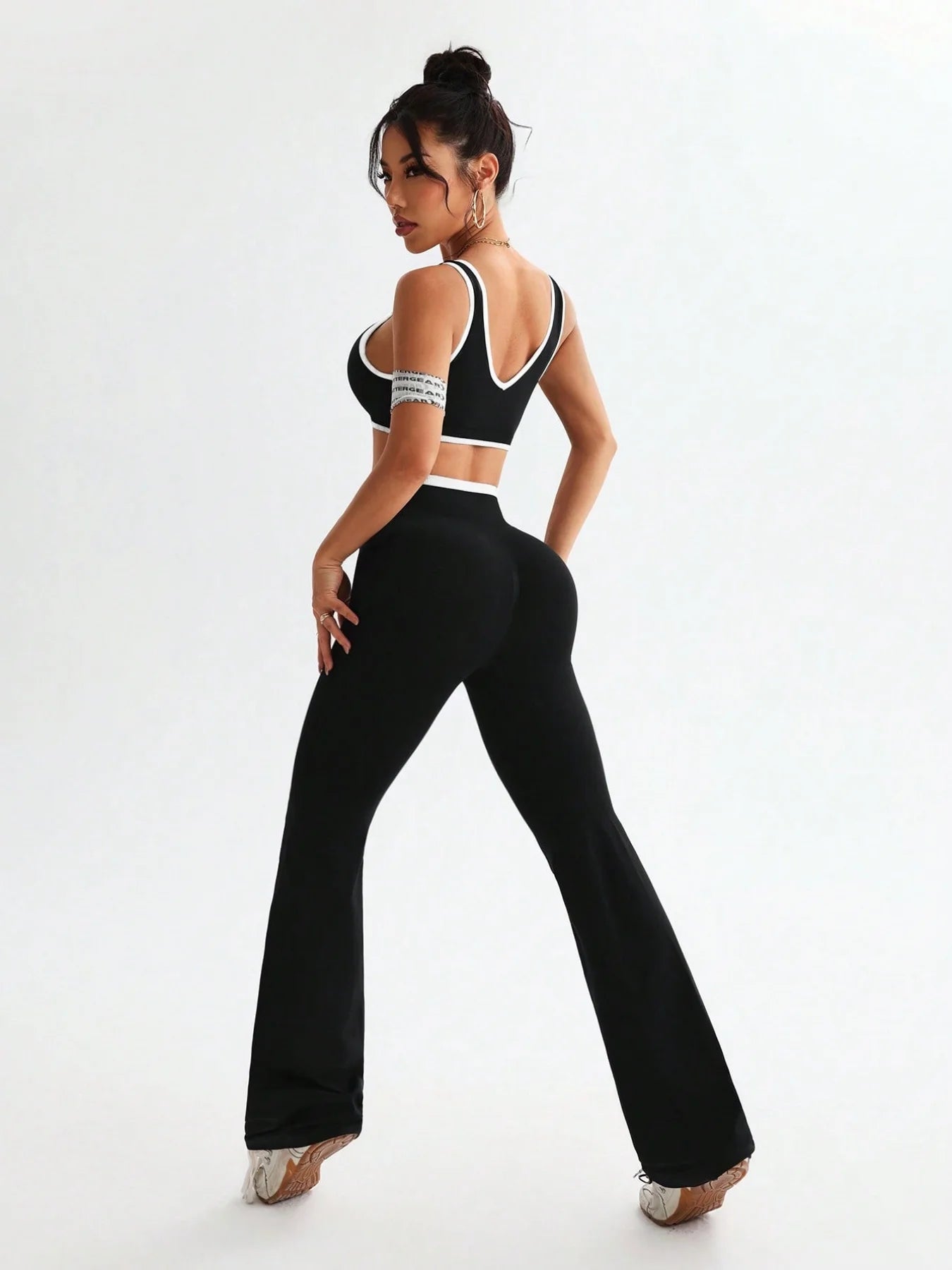 Color Blocking Sports Set - Shockproof Yoga Tummy Control Fitness