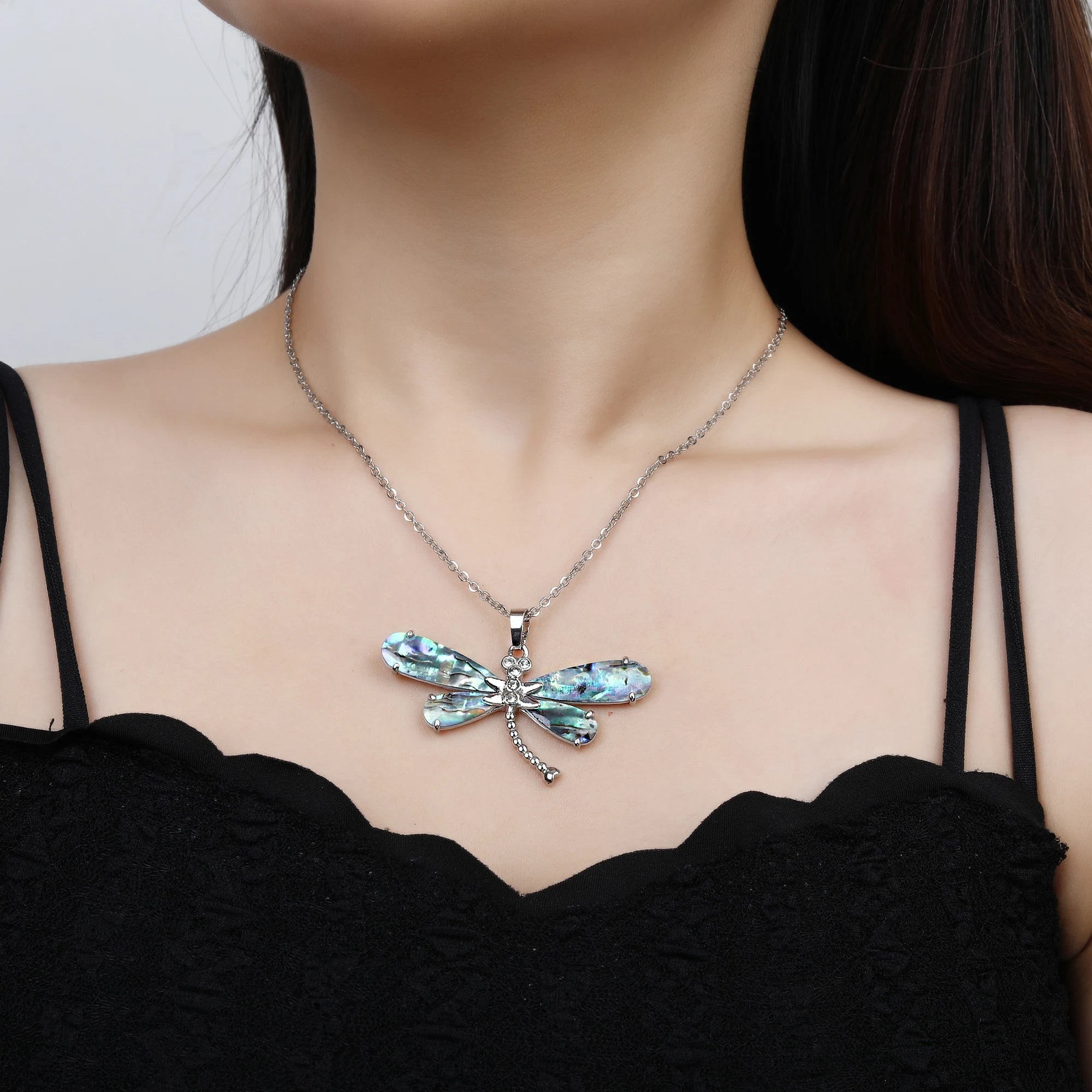 New Creative Natural Shell Design Insect Butterfly Dragonfly Pendant Necklace Personalized For Woman Party Vintage Jewelry Gift