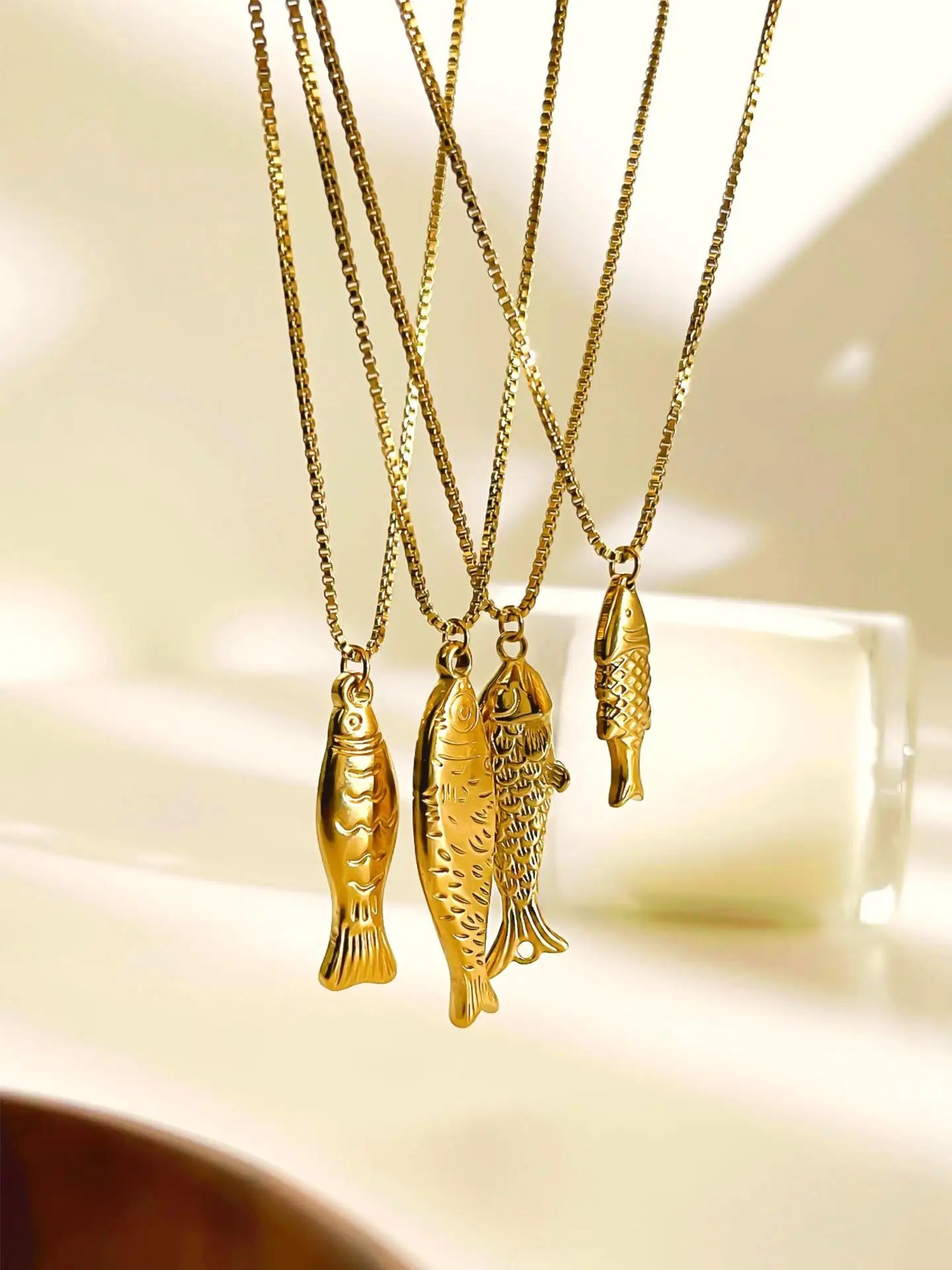 1/2pcs/Lot Cute Stainless Steel Gold Plated Small Fish Pendant Necklace for Women New Waterproof Beach Party Jewelry Summer Gift